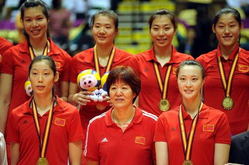 中国女排教练是谁